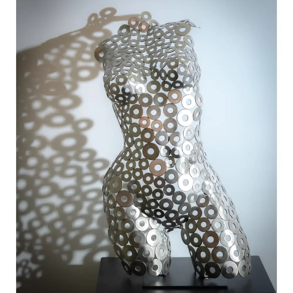 Interplay of light and shadow: Steel Cell sculpture by Hard Deco projected on a wall