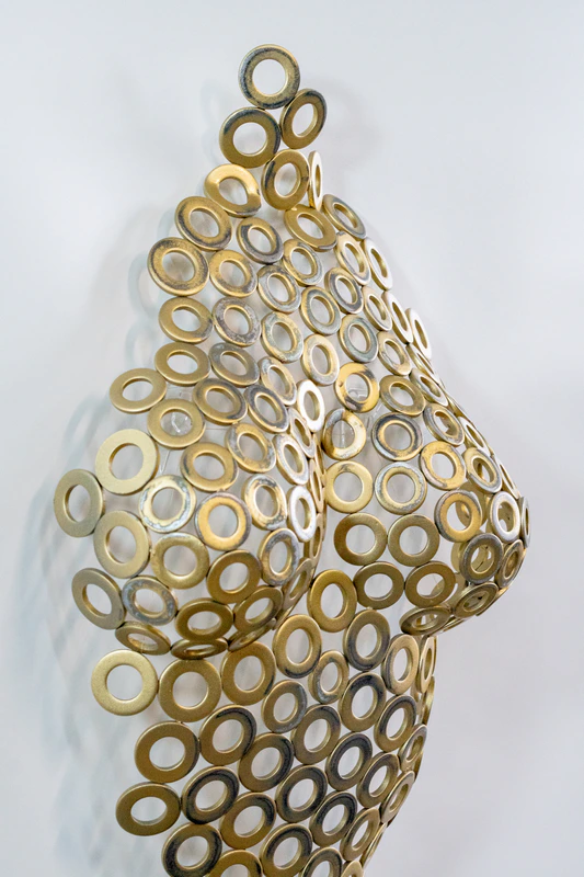 Goldie – Handcrafted Steel Wall Sculpture | Female Torso in Patina Gold - obrazek 5